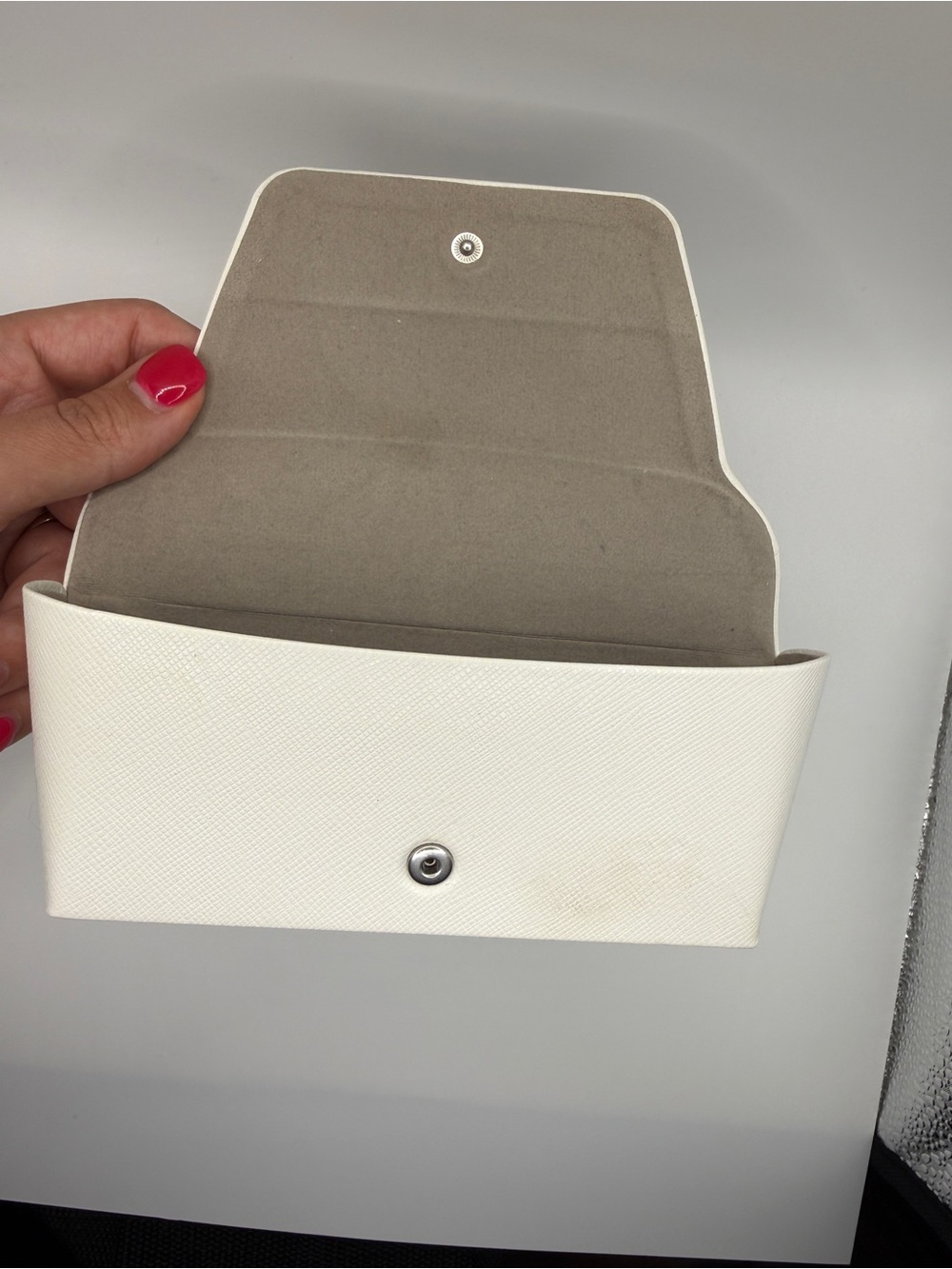 Michael Kors White Textured Eyewear Case - Picture 4 of 4